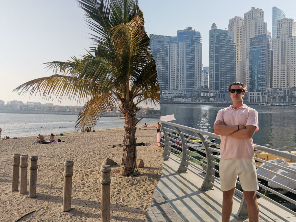 Dubai la mer beach